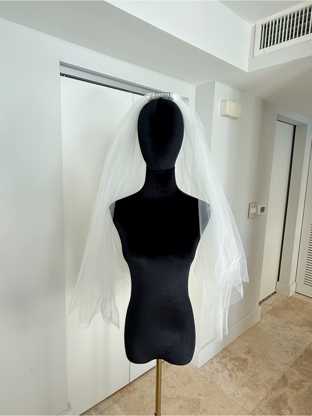 Bridal Two-Tier White Veil with Crystal Comb. Perfect for a zombie bride ๐ง๐ฐ๐ผโโ๏ธ